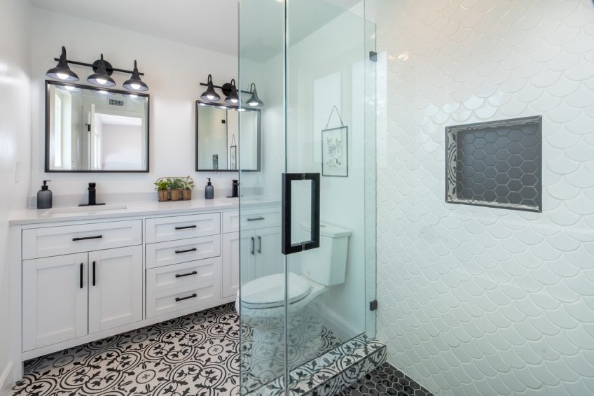 What Ways the Special Size Shower Screens Are Effective for a Bathroom?