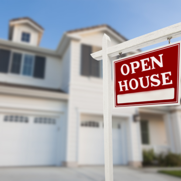 12 Strategies For Getting Buyers To Enter Your Open House