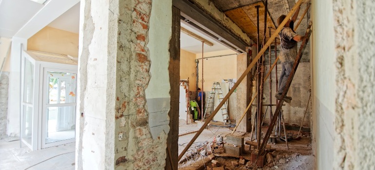 Pros and Cons of Investing in a Fixer-Upper